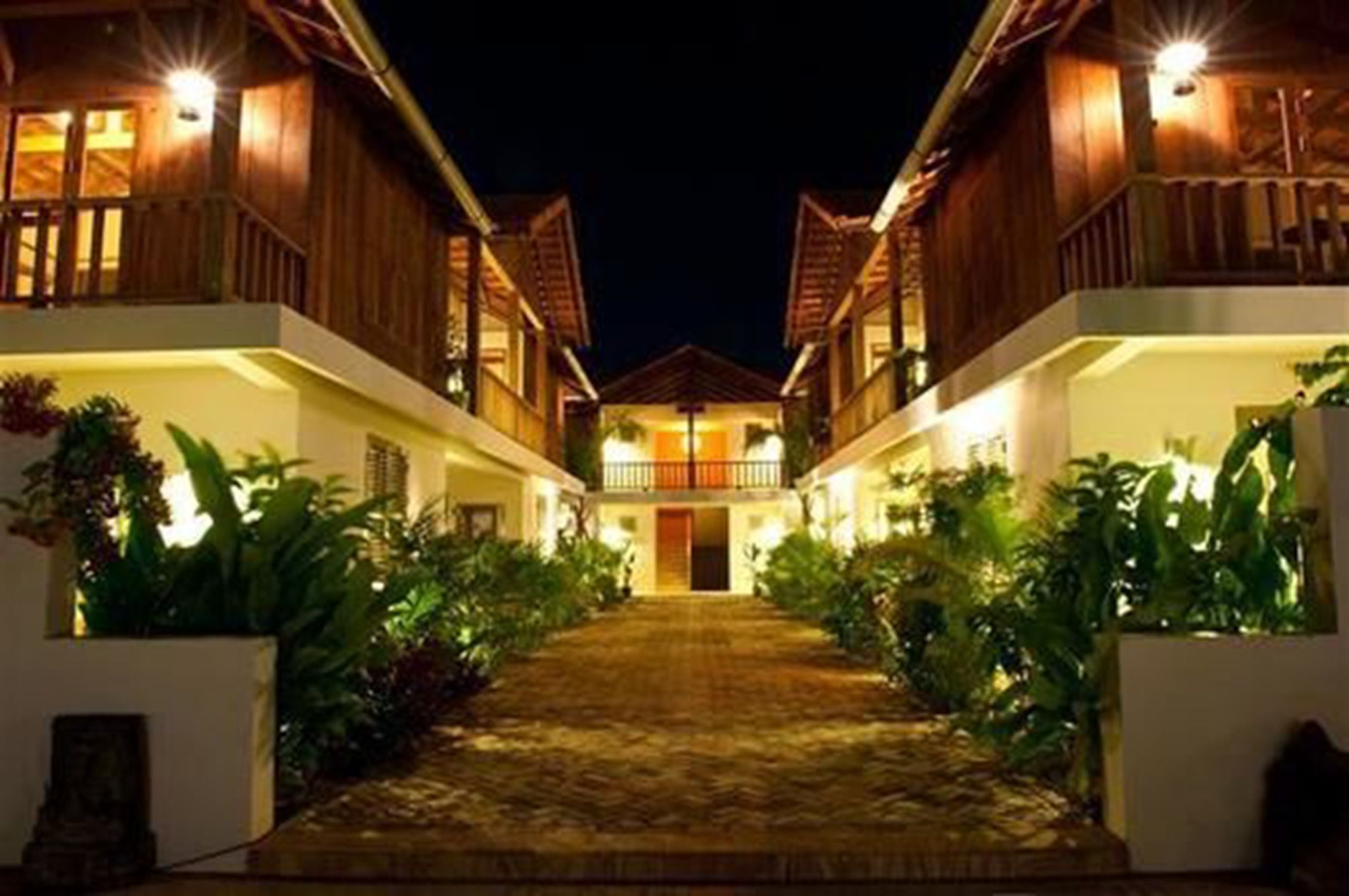 Bambu Hotel Battambang Exterior foto