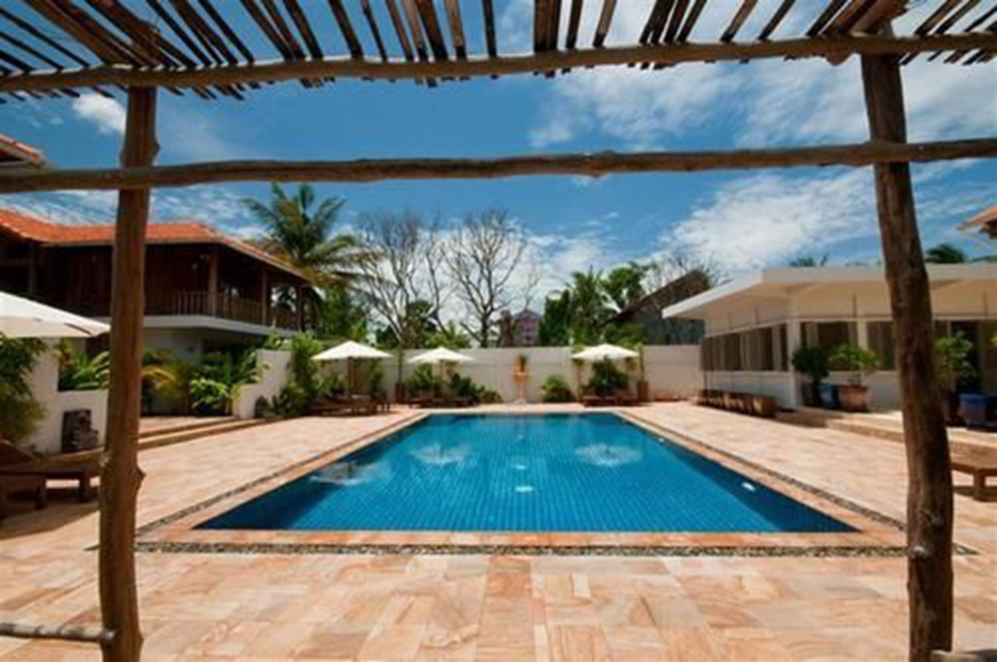 Bambu Hotel Battambang Exterior foto