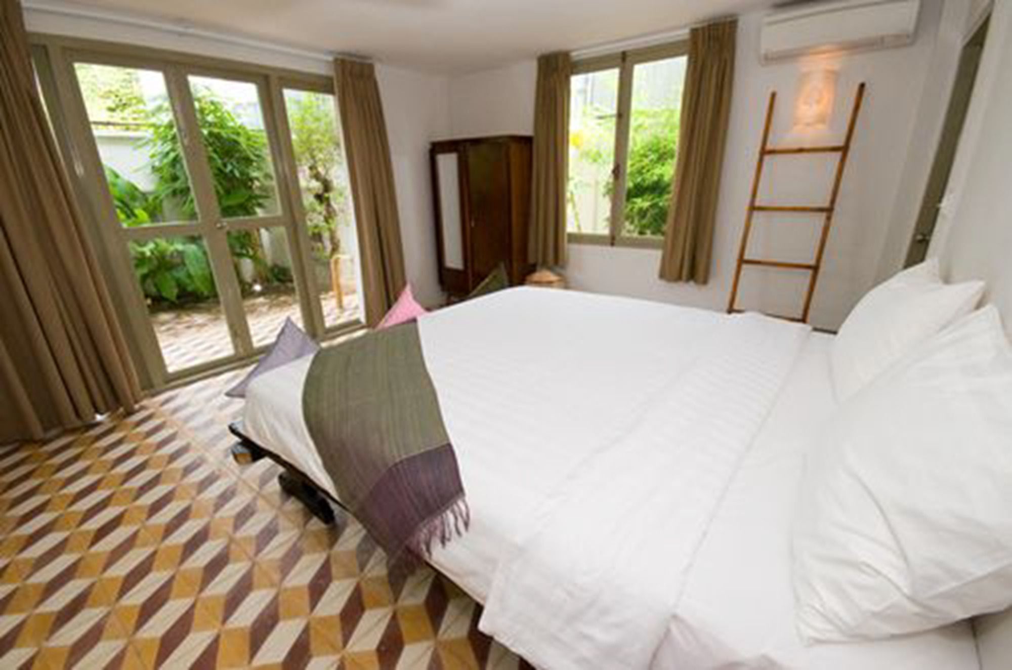 Bambu Hotel Battambang Exterior foto